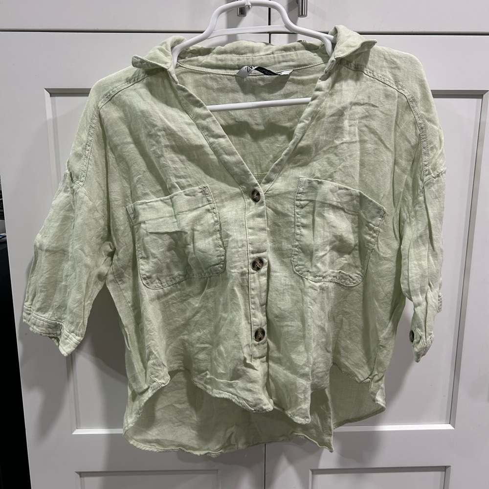 ZARA - Light Green Button-Up Shirt